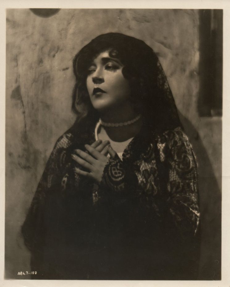 Mae Murray