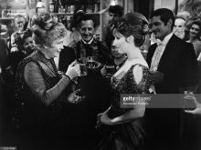 Mae Questel