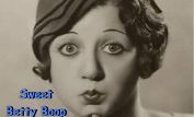 Mae Questel