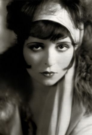 Mae Questel