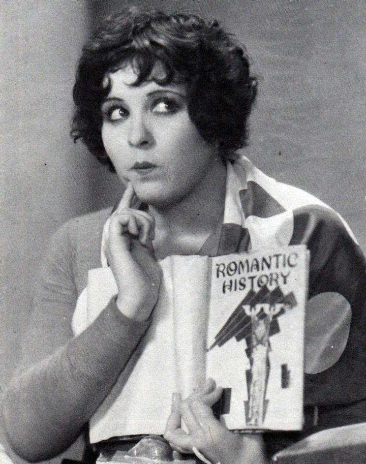 Mae Questel