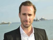 Magnus Fiennes photo