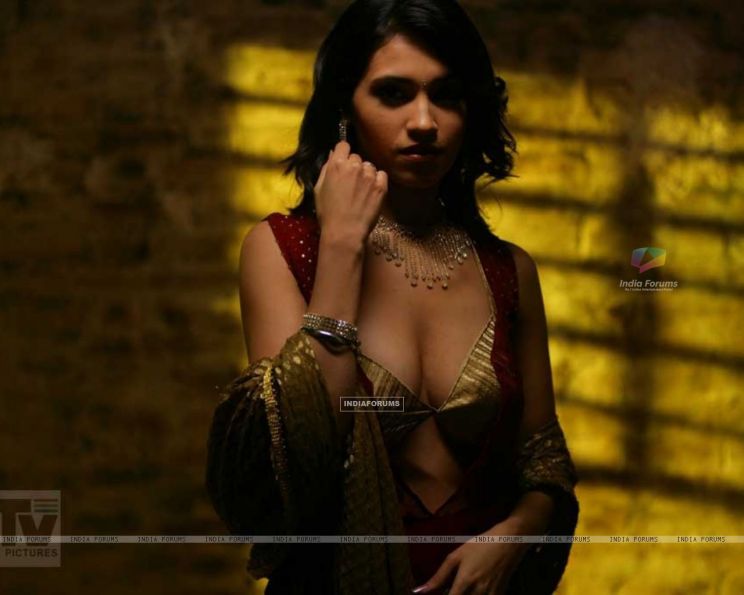 Mahie Gill