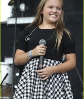 Maisy Stella