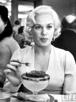 Mamie Van Doren photo