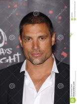 Manu Bennett