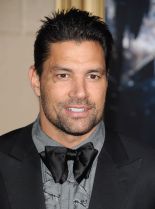 Manu Bennett photo