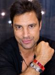 Manu Bennett