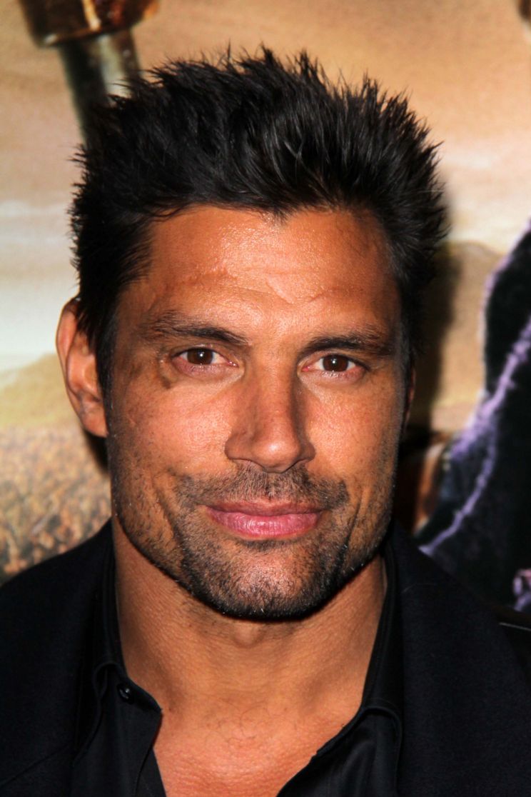 Manu Bennett