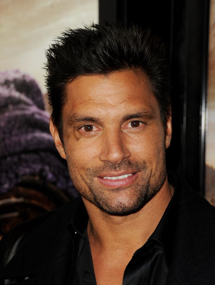 Manu Bennett