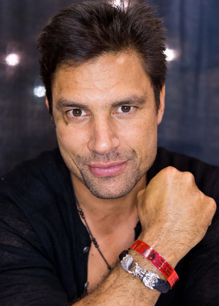 Manu Bennett