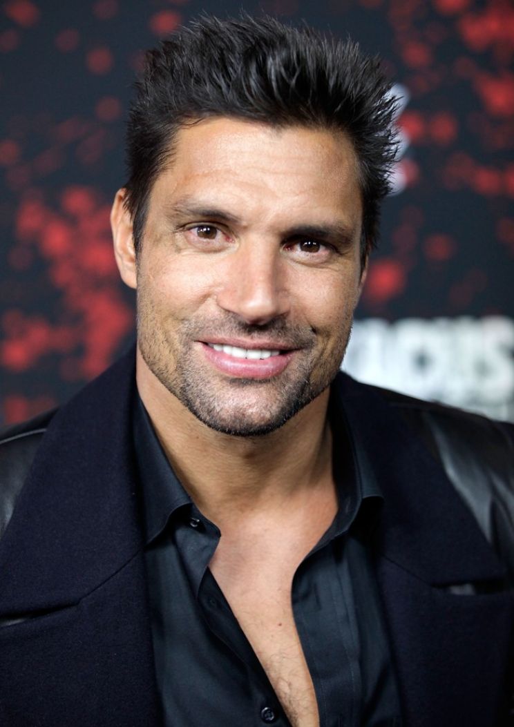 Manu Bennett