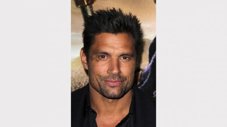 Manu Bennett