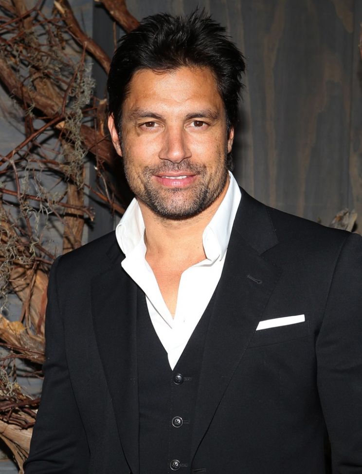 Manu Bennett