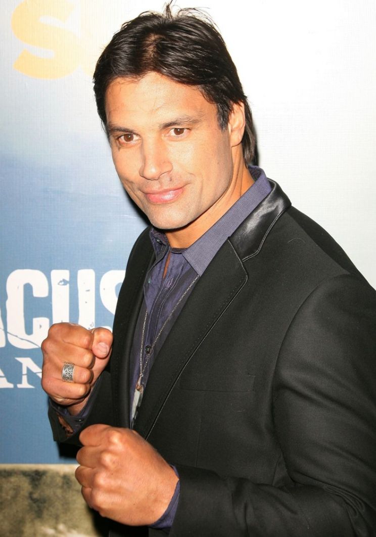 Manu Bennett