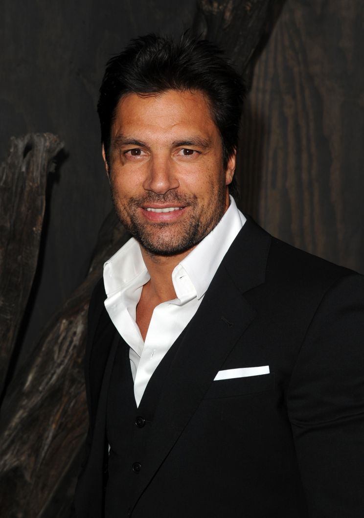 Manu Bennett