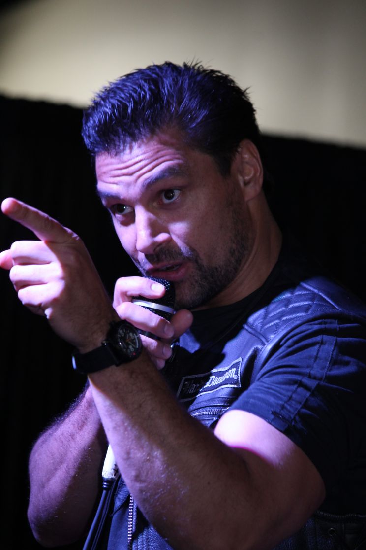 Manu Bennett