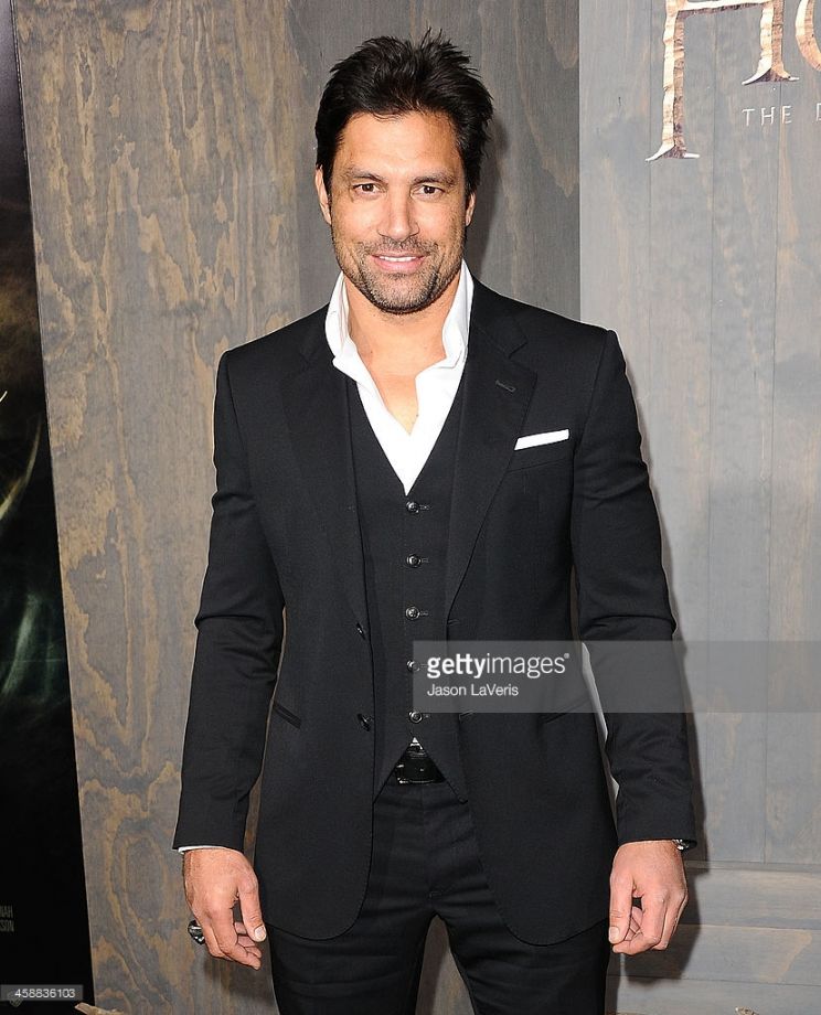 Manu Bennett