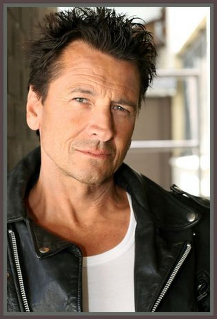 Mark Lindsay Chapman
