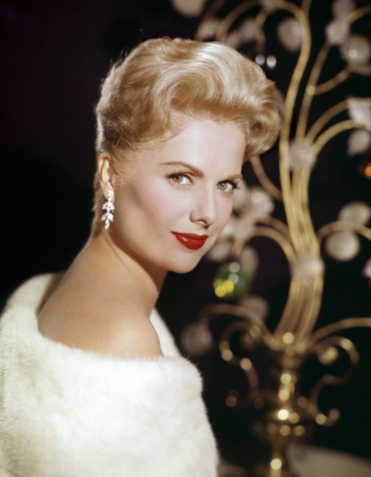 Martha Hyer