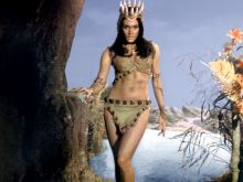 Martine Beswick