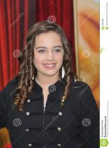 Mary Mouser photo