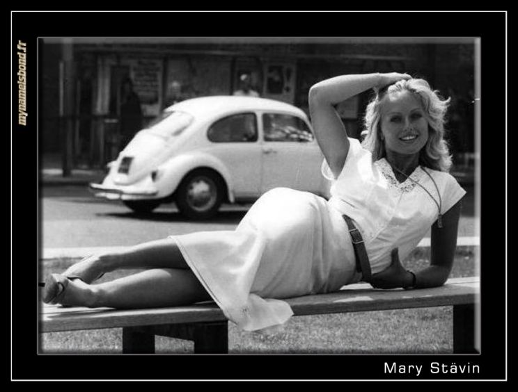 Mary Stavin