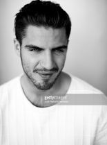 Maxi Iglesias #1406618 picture (Portrait Medium)