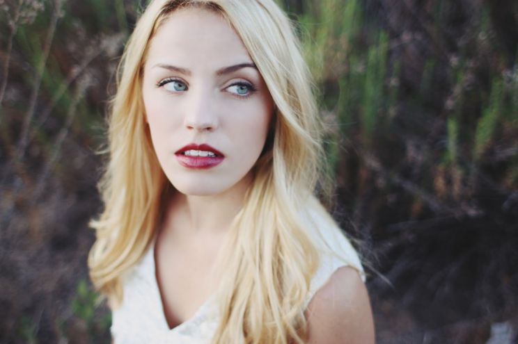 Mia Faith