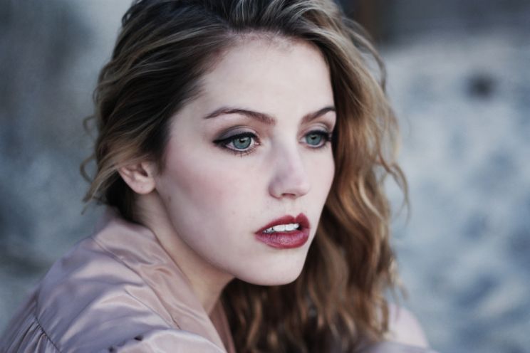 Mia Faith