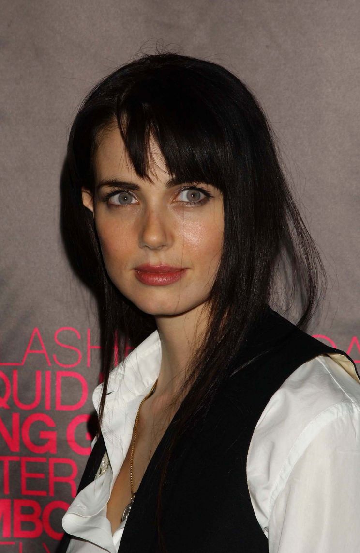 Mia Kirshner