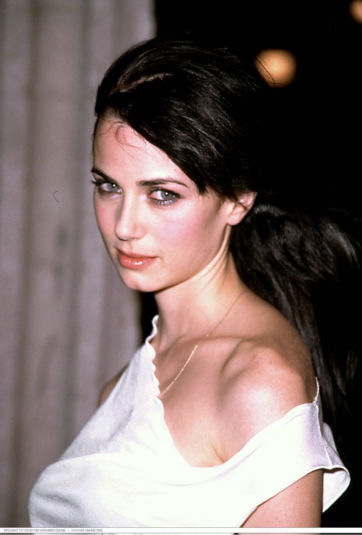 Mia Kirshner