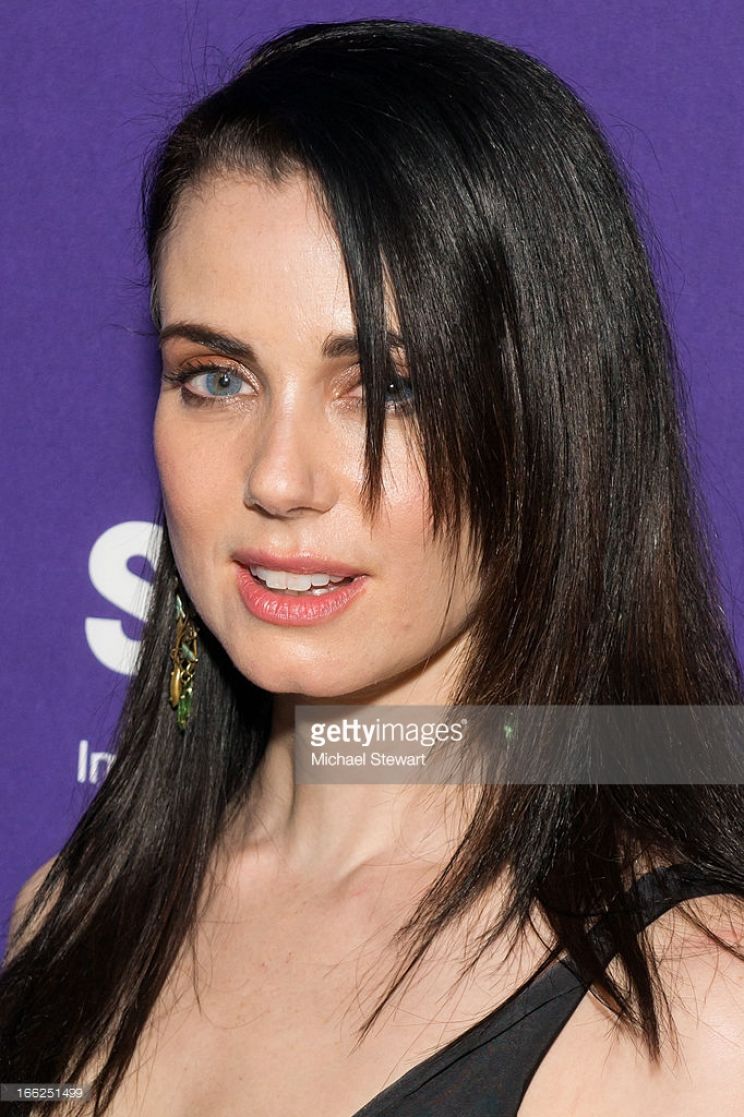Mia Kirshner