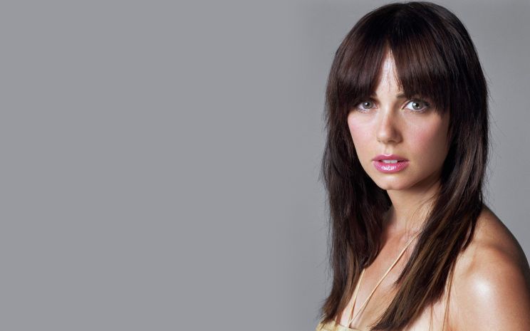Mia Kirshner