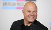 Michael Chiklis