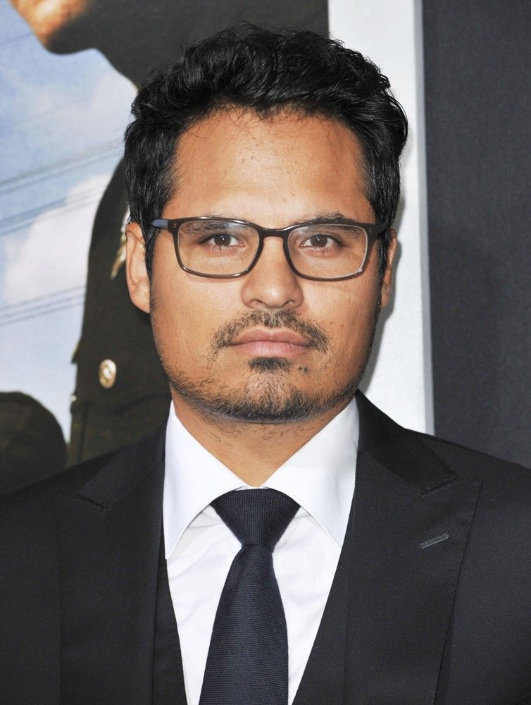 Pictures of Michael Peña