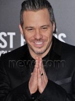Michael Raymond-James #40595 picture (Portrait Medium)