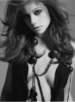 Michelle Trachtenberg photo