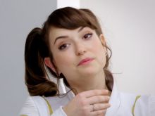 Milana Vayntrub