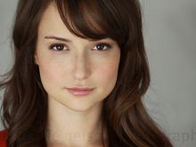 Milana Vayntrub