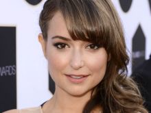 Milana Vayntrub