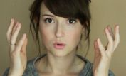 Milana Vayntrub