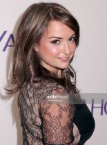 Milana Vayntrub