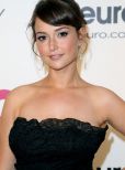 Milana Vayntrub