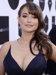 Milana Vayntrub