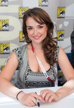 Milana Vayntrub