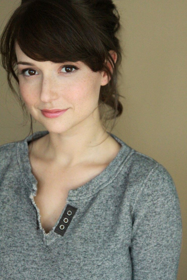 Milana Vayntrub