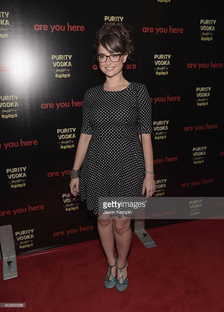Milana Vayntrub