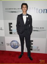 Miles Heizer photo