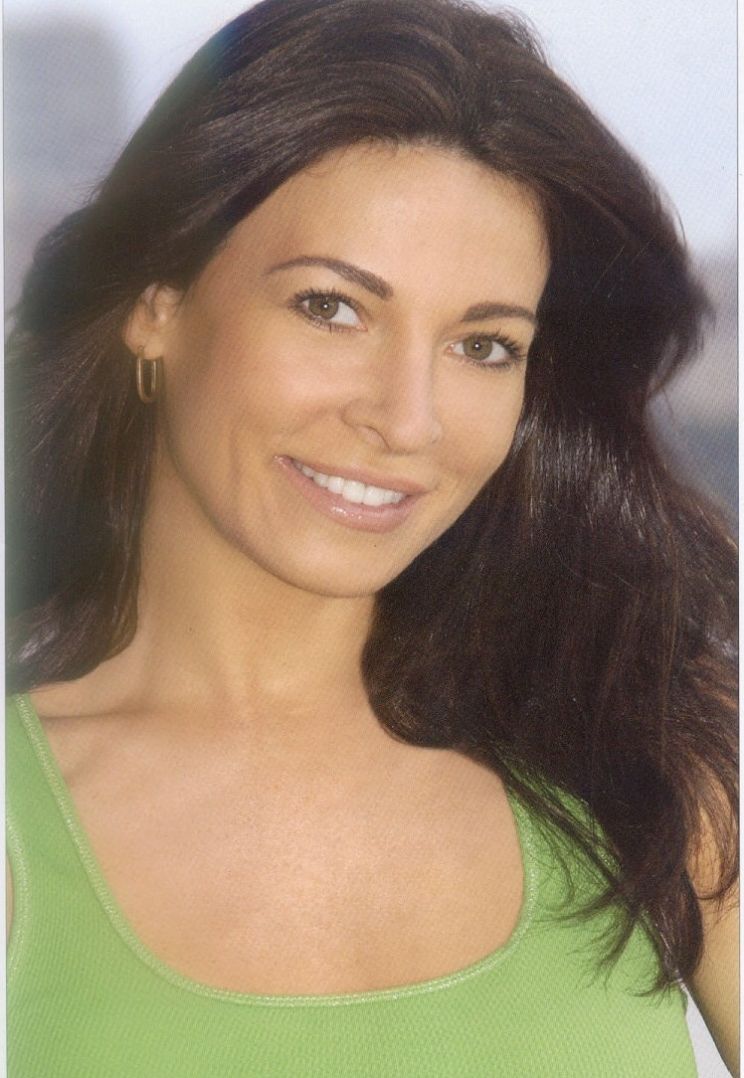 Mira Tzur